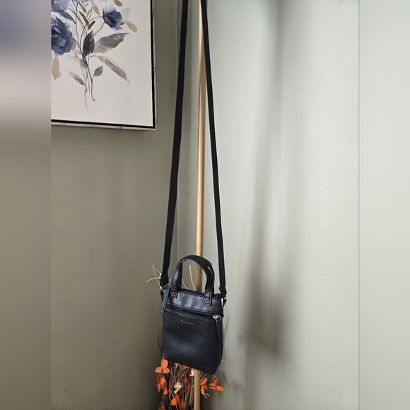 Tahari Crossbody  small Black - Picture 2 of 5